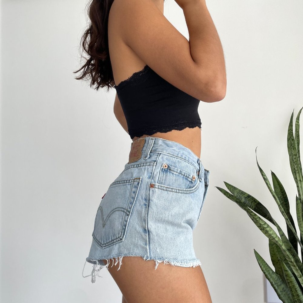 Vintage Levi's 505 high waist denim cutoff short light wash - Picture 2 of 11